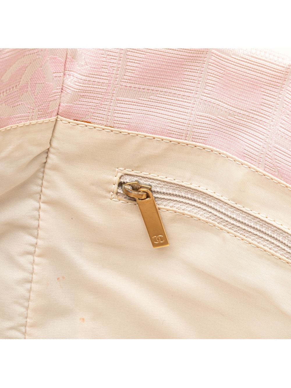 CHANEL pink CC logo Travel Tote - Picture 12 of 16